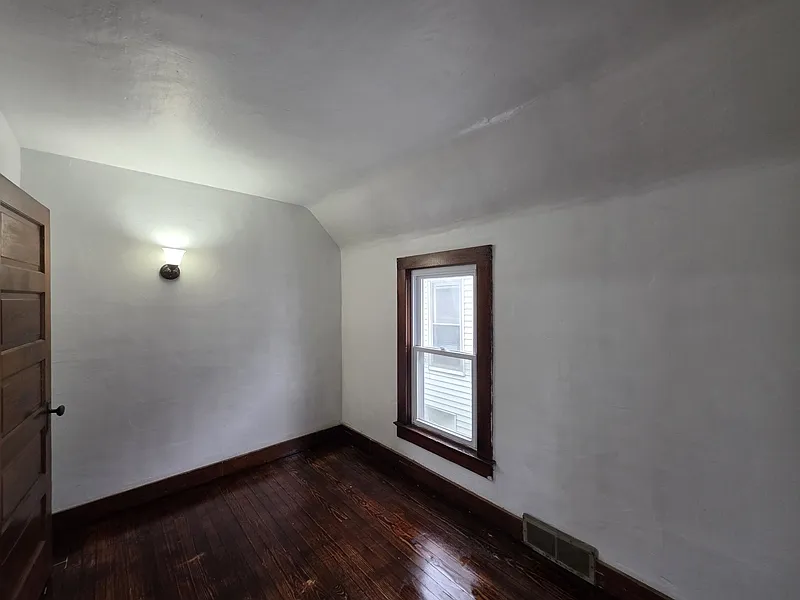 3 bed, 1.0 bath, $1,250 — Photo 4