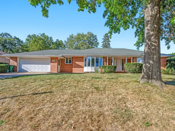 8905 New York Ave, Urbandale, IA 50322