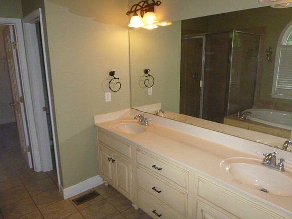 4th image of 4618 Forest Lake Dr