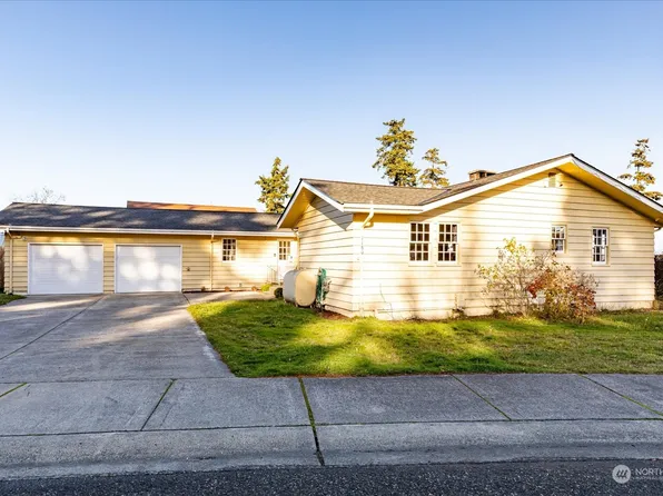 1180 NW Elwha Street, Oak Harbor, WA 98277