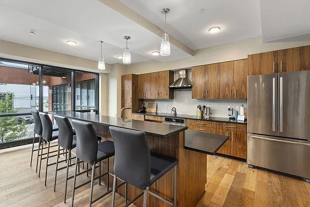 Community Room, Full Kitchen