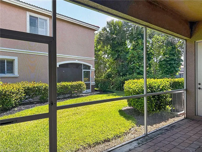 9706 Roundstone Cir — Photo 11