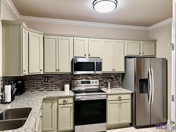 5th image of 18192 Pinehurst Dr