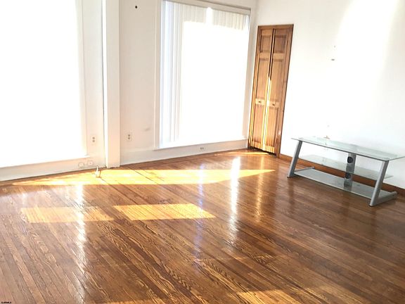 4th image of 123 N Cornwall Ave #2