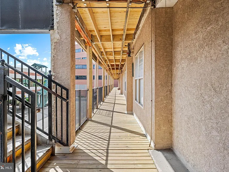 1022 Main St — Photo 7