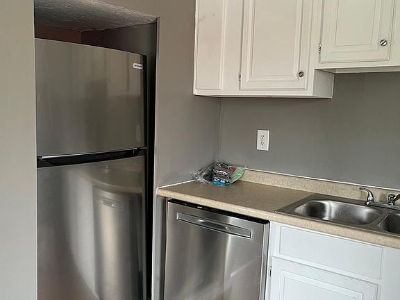 2nd image of 632 N Broad St APT B