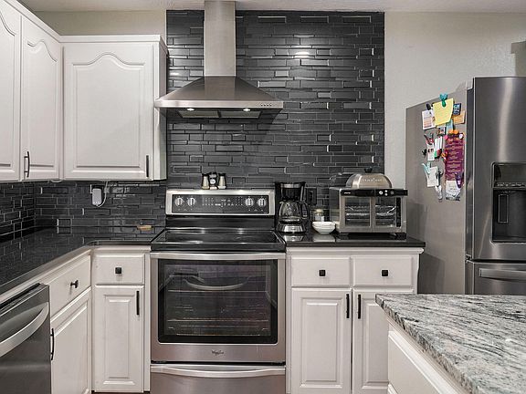 3rd image of 1050 E Camorene Street