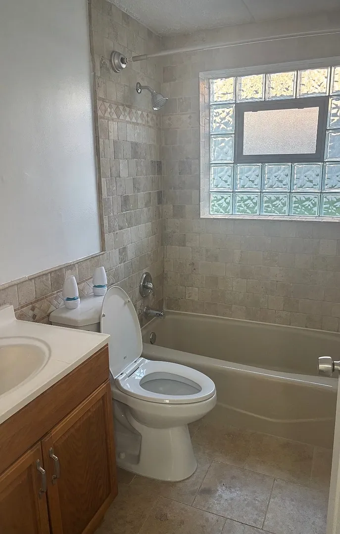 2 bed, 1127 sqft, $2,100 — Photo 3