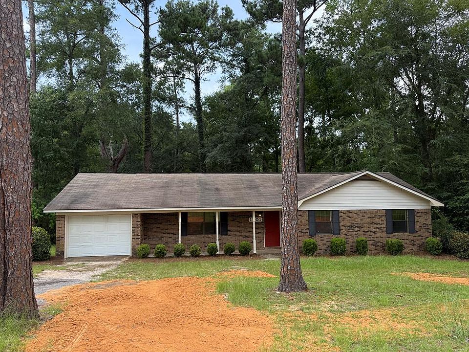 1st image of 1701 Forest Ln