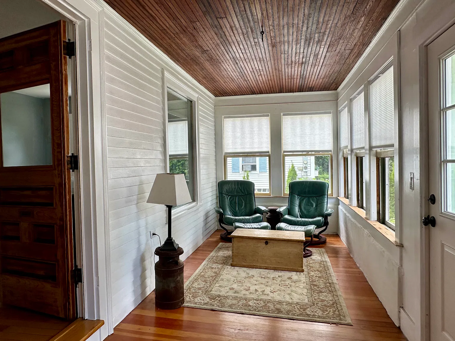 3 bed, 1270 sqft, $2,400 — Photo 2