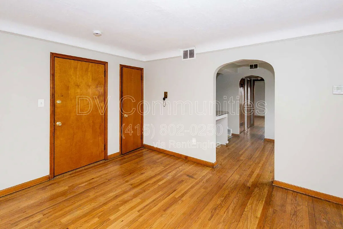 Building Photo - 4186 Ridge Rd #6