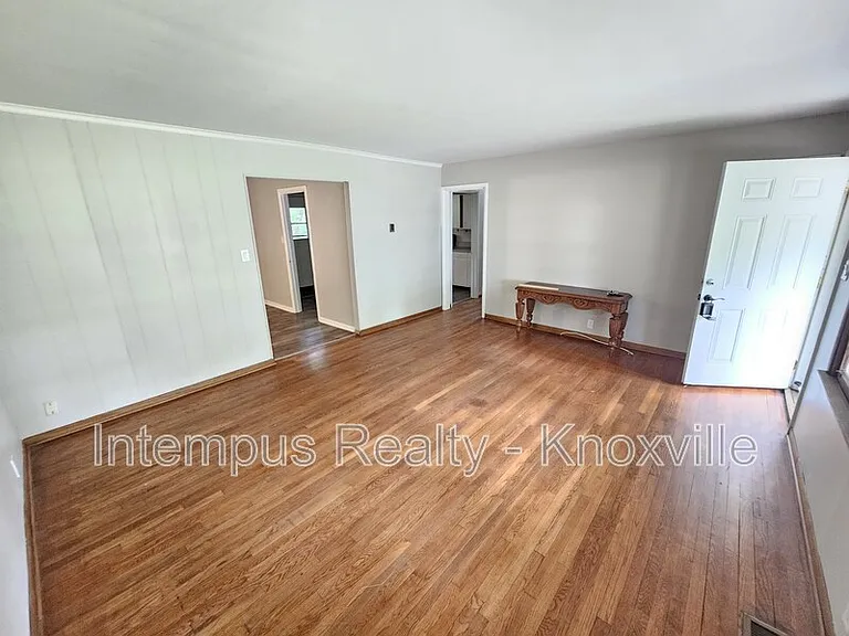 2000 Nandina Dr — Photo 4