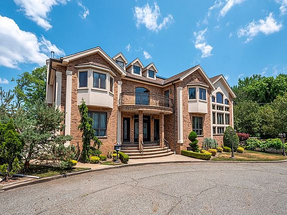 2nd image of 15 Elizabeth Ct