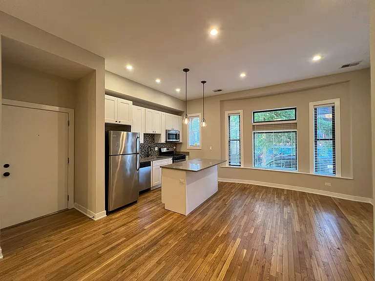 607 W Oakdale Ave #11-J — Photo 12