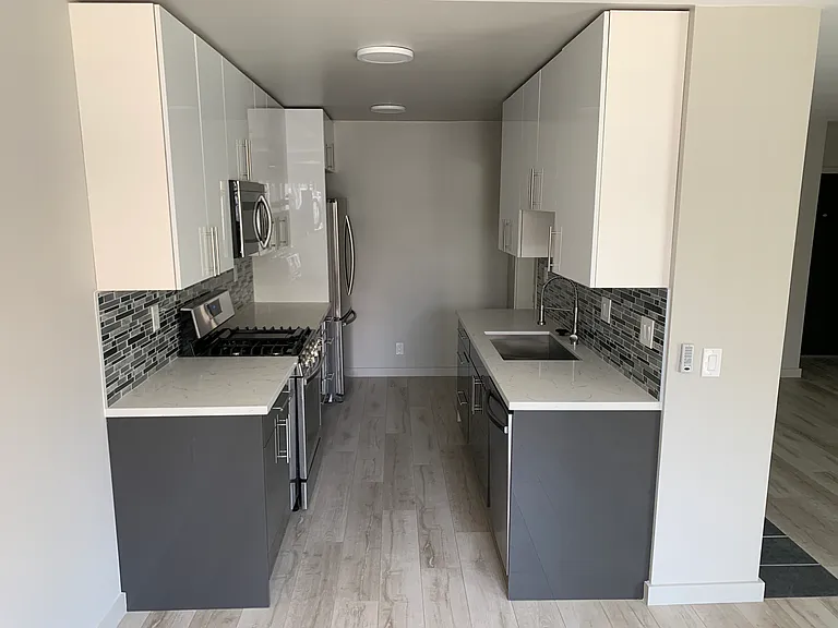 Vantage Point Apartments West — Photo 9