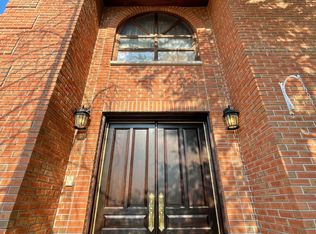 51-11 Browvale Ln, Little Neck, NY 11362