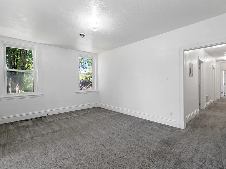 3835 Hiawatha St — Photo 6