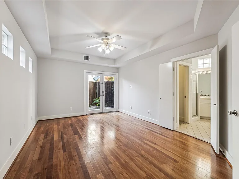 9710 Riddlewood Ln — Photo 19