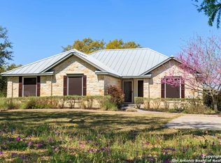 1270 Meadows Rd, Poteet, TX 78065