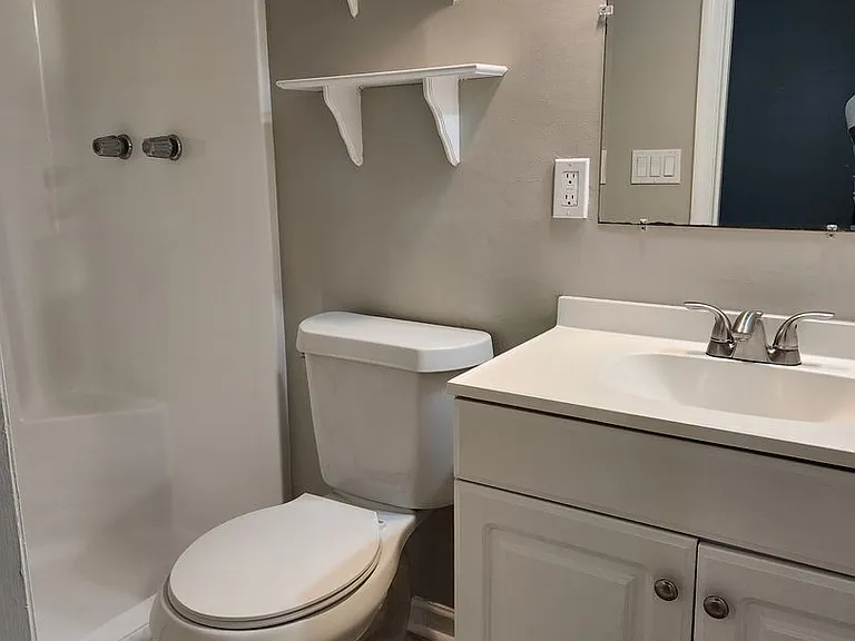 1336 Whitfield Park Dr — Photo 15