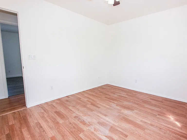 4266 N Saratoga Dr — Photo 19