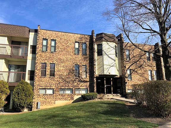 2nd image of 2151 Country Club Dr APT 14A
