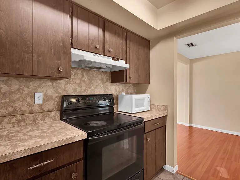 320 Heather Ave — Photo 8