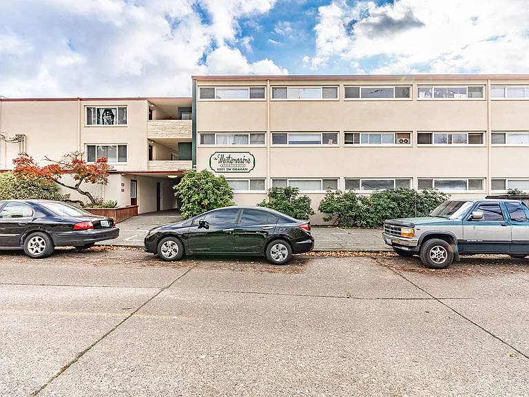 Westernaire Apartments — Photo 10