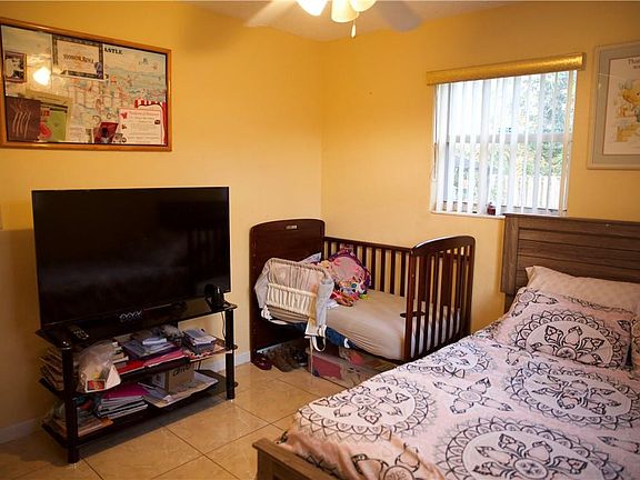 3rd image of 815 S Finley Court
