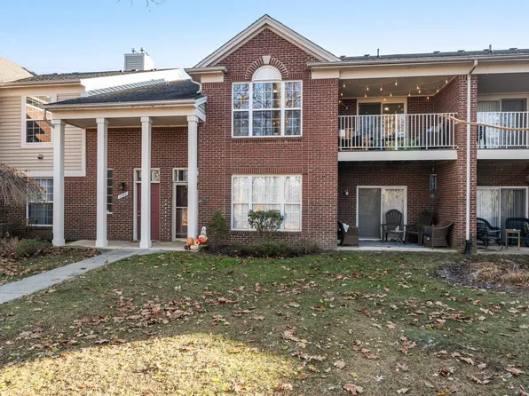 1700 Deepwood Cir, Rochester, MI 48307