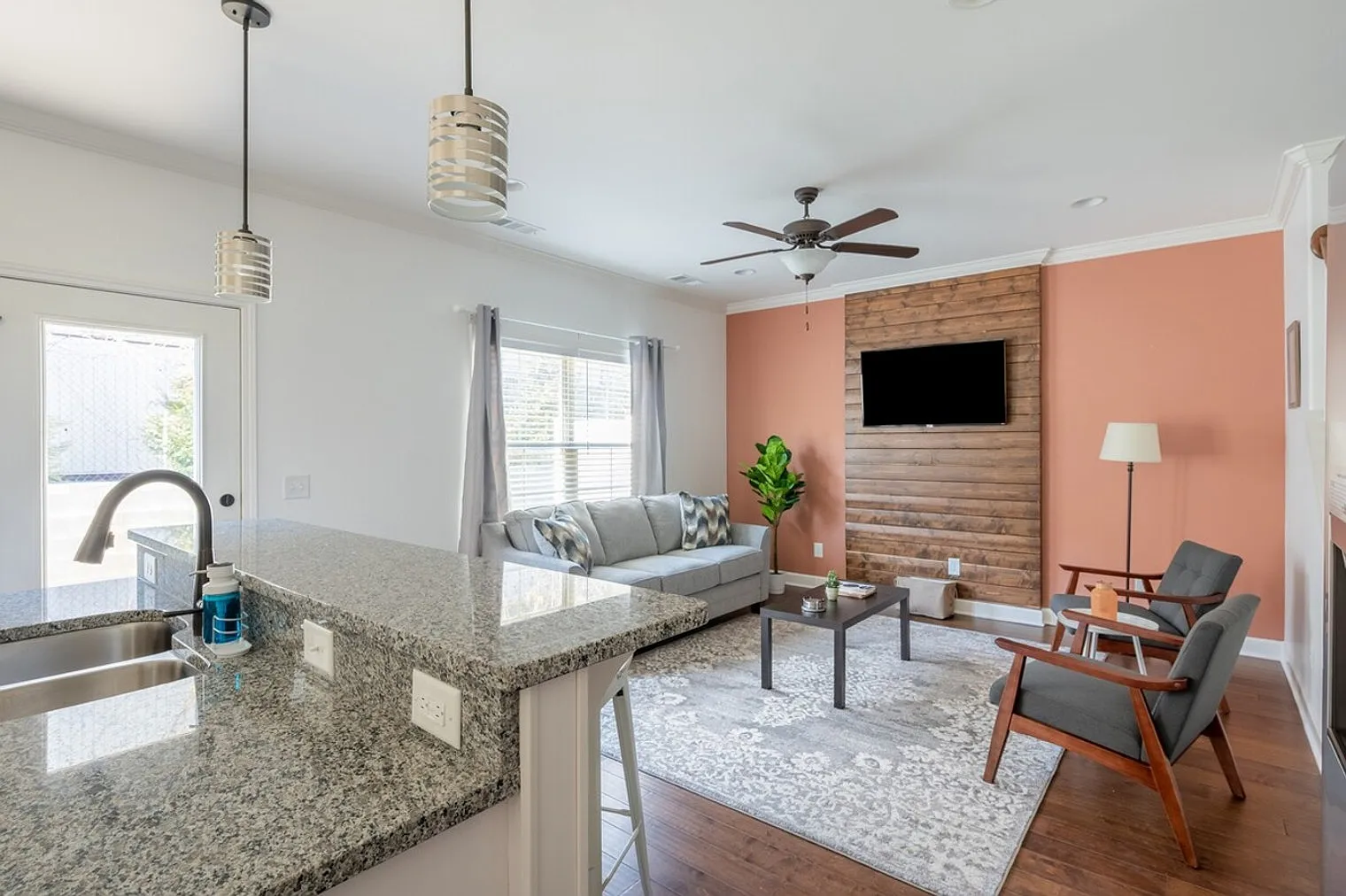 4 bed, 2.5 bath, 1636 sqft, $2,580 — Photo 3
