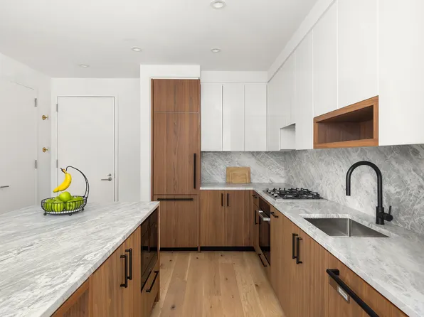 29 Huron Street image 4 of 18