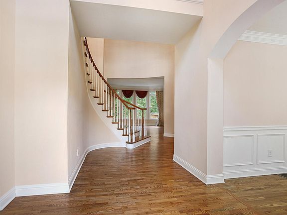 3rd image of 5074 Healey Dr