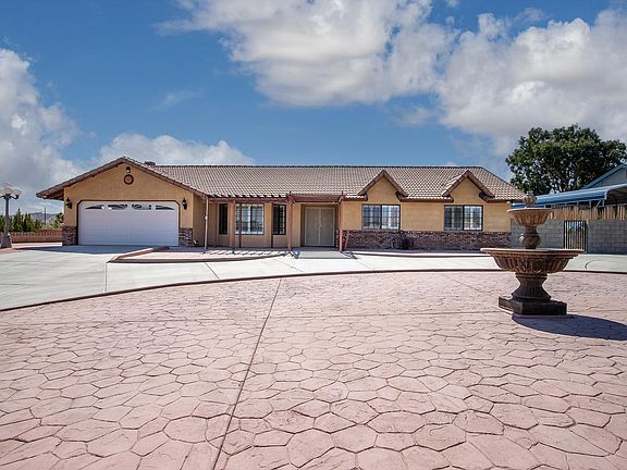 4th image of 57815 San Tropeze Dr