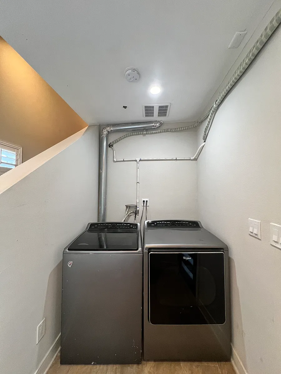 Building Photo - 2015 Raymond Ave #1/4