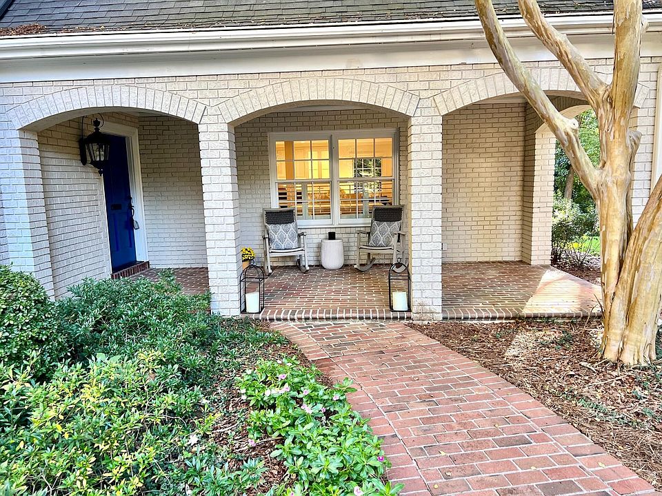 2nd image of 208 Walden Pl