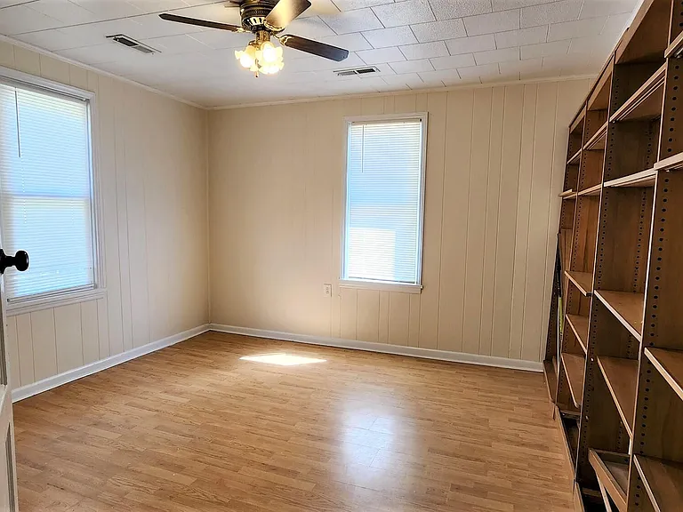 413 N Magnolia St — Photo 12