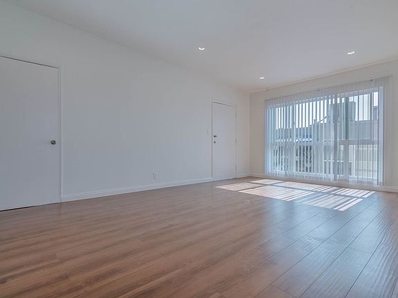 5th image of 922 N Normandie Ave #926-06