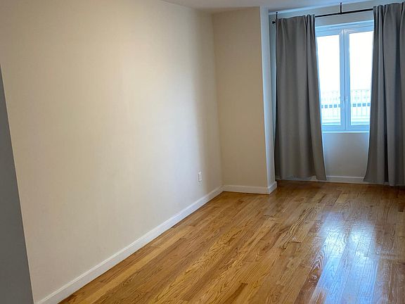 3rd image of 15815 Union Tpke APT 2E