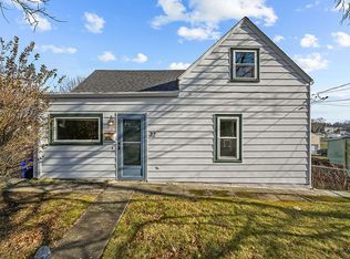 22 Third School St, Bristol, RI 02809