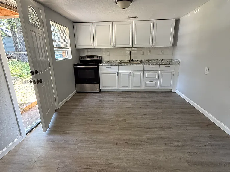 1209 Glenda Dr — Photo 4