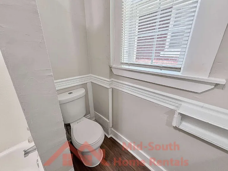 1561 Foster Ave — Photo 16