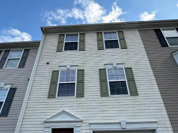 12 Council Ct, Falling Waters, WV 25419