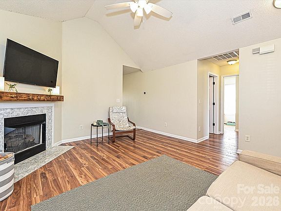 4th image of 1821 Conifer Cir