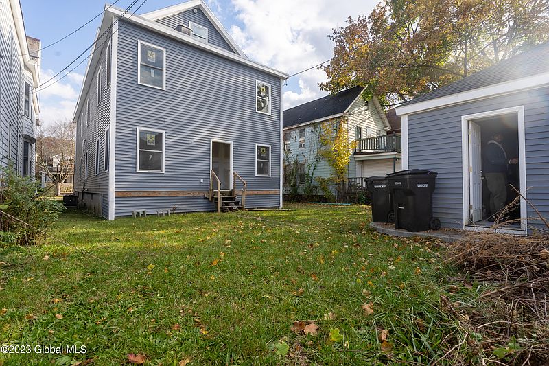 3rd image of 239 6th Avenue