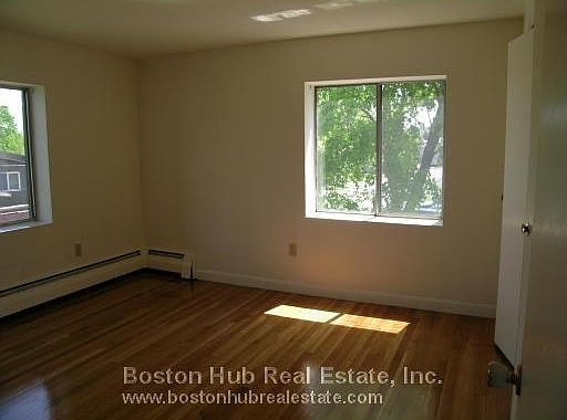 4th image of 220-230 Essex St #12