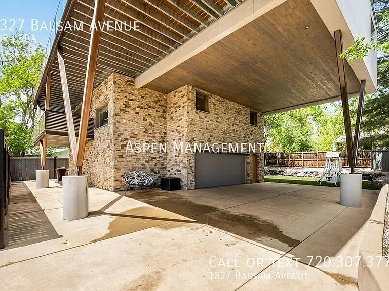 1327 Balsam Ave — Photo 2
