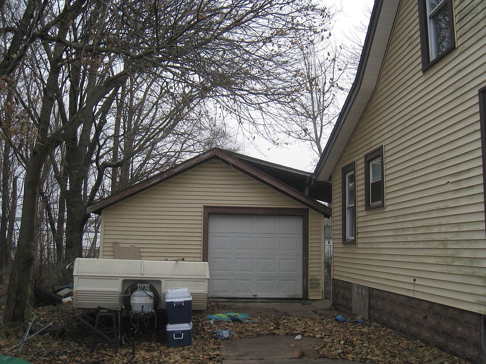 2nd image of 1054 East St