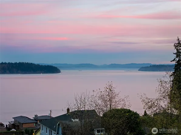 8154 E Seaview Drive, Port Orchard, WA 98366