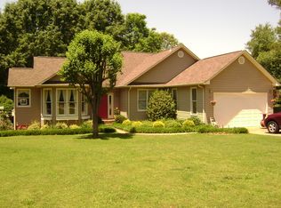 102 N Shore Dr, Cherryville, NC 28021